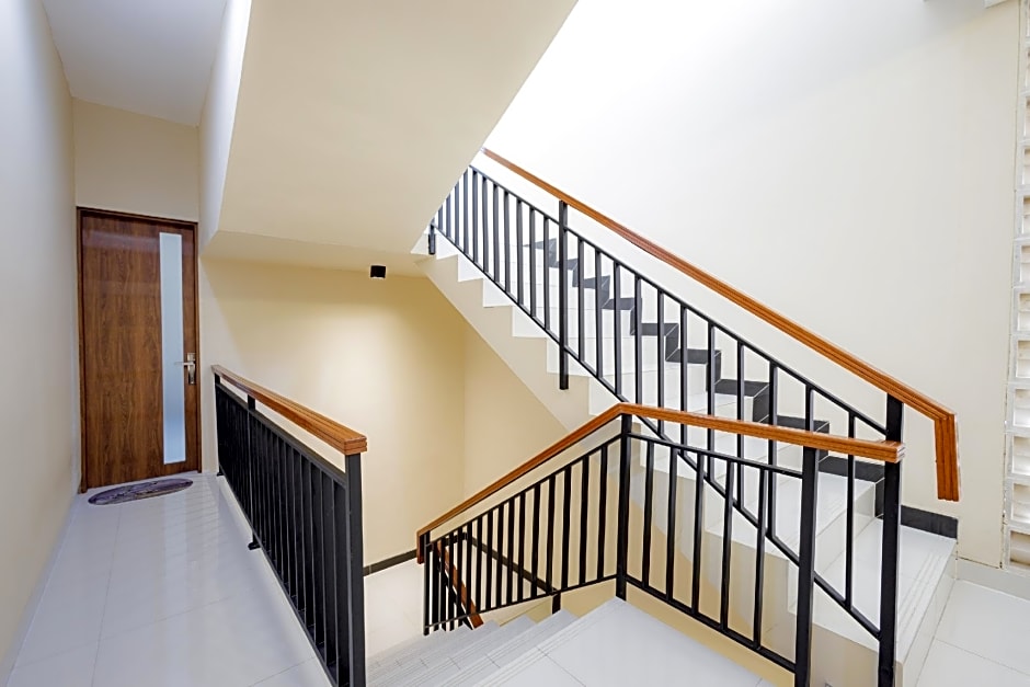 Urbanview Hotel Syariah The Ragunan Residence Cilandak