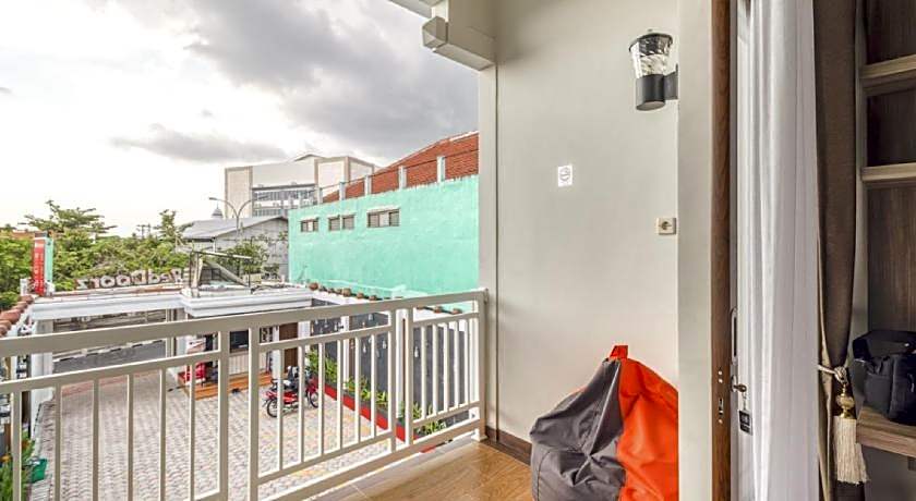 RedDoorz Plus near Gembira Loka Zoo 2