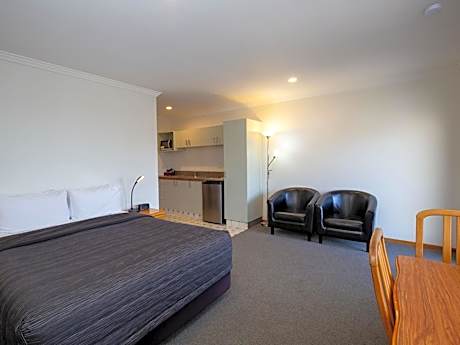 One-Bedroom Apartment (4 Adults)