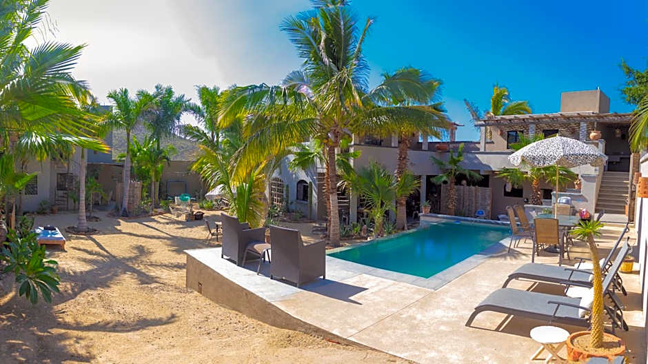 Pure Baja Private Suites-Upscale Property with Infinity Pool and Lush Gardens