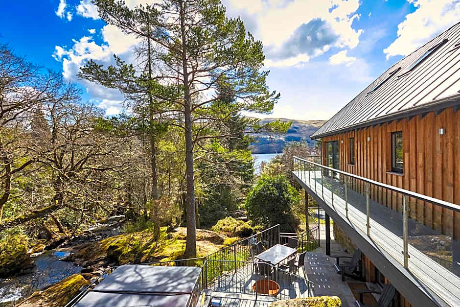 LOCH TAY HIGHLAND LODGES and GLAMPING PARK