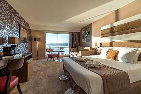 Deluxe Room with Lake View