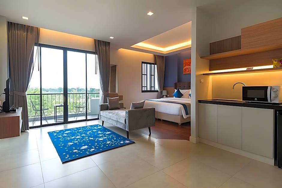 GreenVille Laguna Hotel