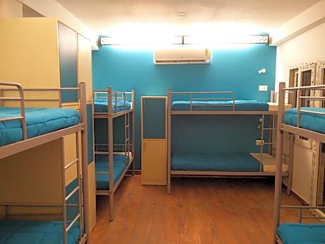 Bed in 8-Bed Mixed Dormitory Room