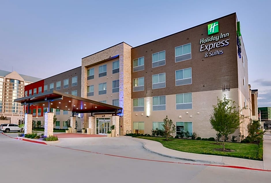 Holiday Inn Express & Suites Farmers Branch