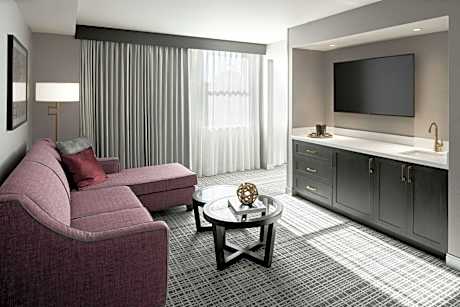 One-Bedroom King Suite - Hearing Access