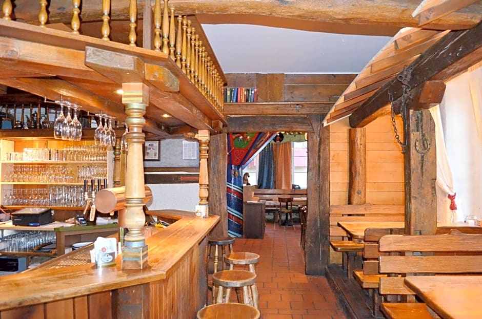 Hotel "Cafe Verkehrt" - Wellcome Motorbiker, Berufsleute und Reisende im Schwarzwald
