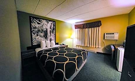 1 Queen Bed, Deluxe Room, Smoking