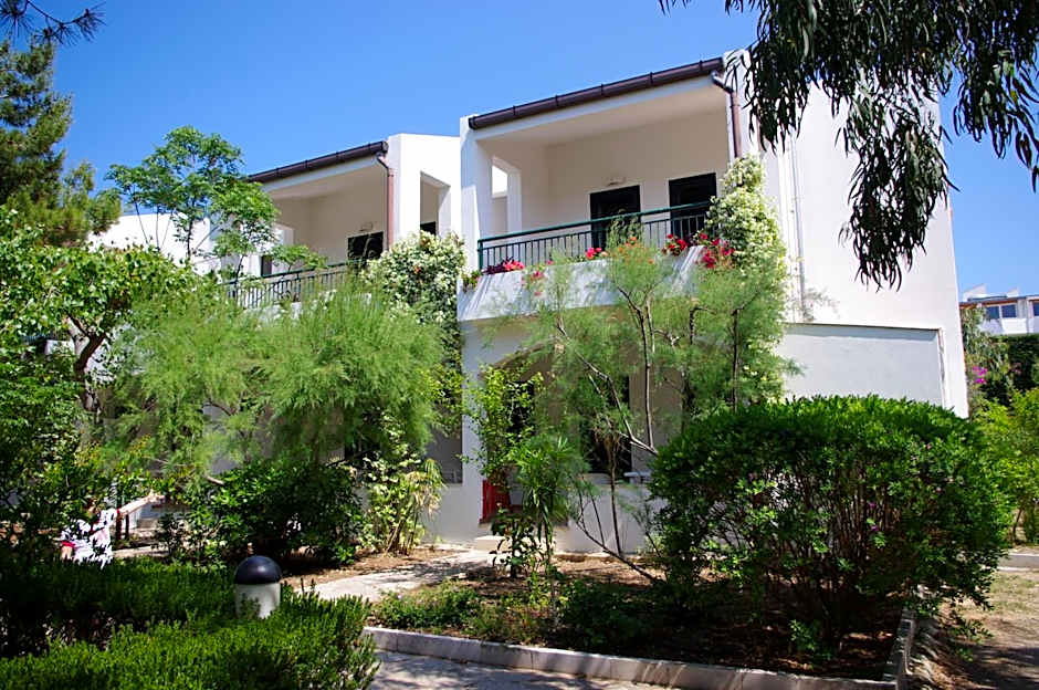 Baia Degli Aranci Suite & Apartments