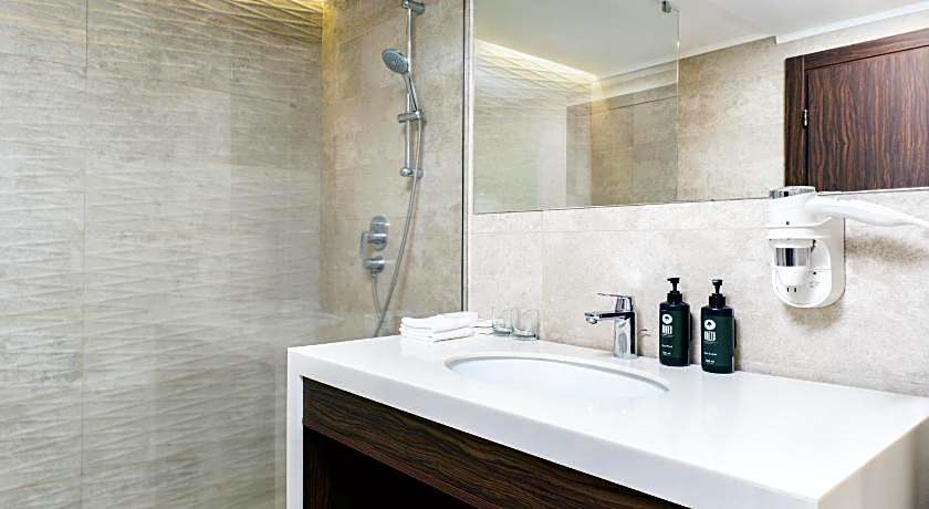 Ramada Hotel & Suites by Wyndham Yerevan