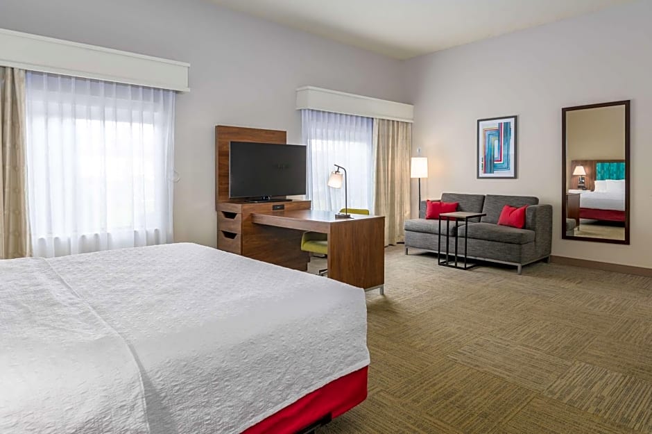 Hampton Inn By Hilton & Suites Manchester