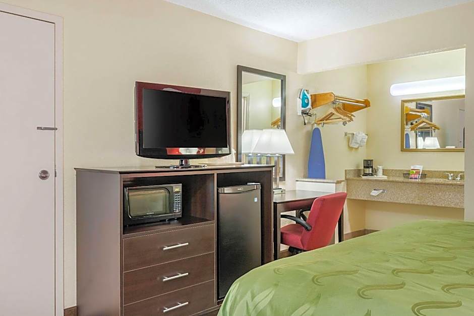 Photo 1 of 4 of 1 King Bed, Accessible, Nonsmoking