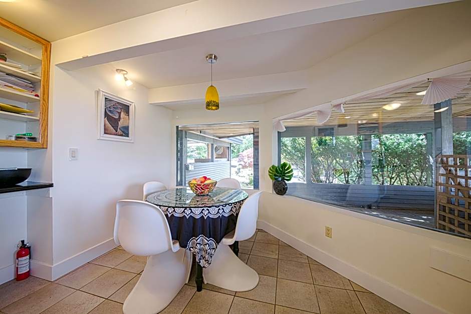 Cypress: Private Bedroom/Bathroom/Office, with Shared Pool, Hot tub