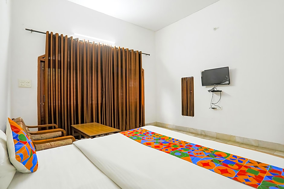 Fabexpress Prashansa Palace – Varanasi, VA