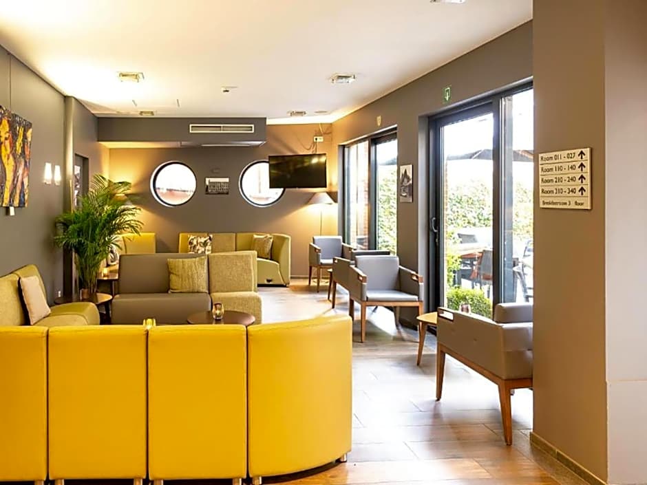 Budget Rooms by Ghent River