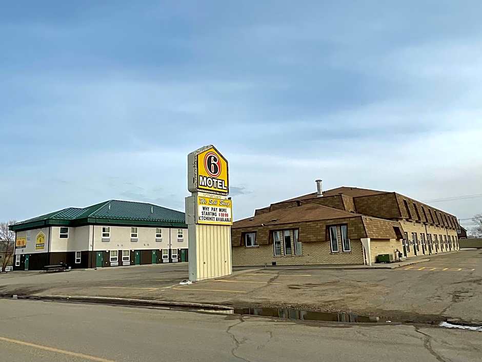 Photo 1 of 48 of Circle 6 Motel