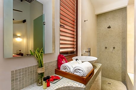 Single garden view king bed