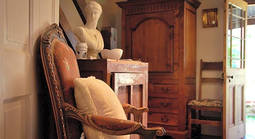 Jacobs Creek Retreat at Moorooroo Park