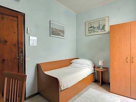 Single with Shared Bathroom Non-Smoking