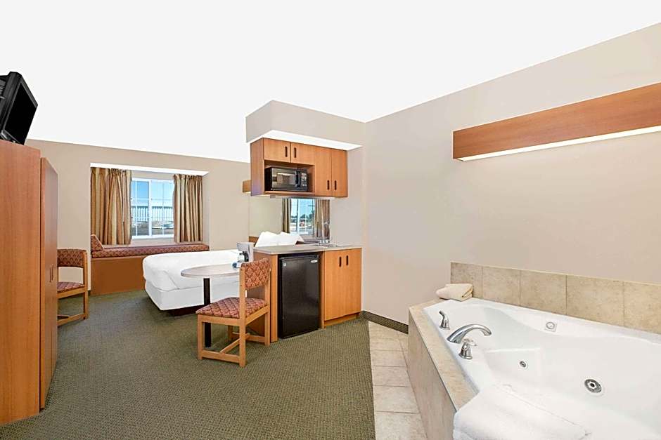 Microtel Inn & Suites by Wyndham Colfax/Newton