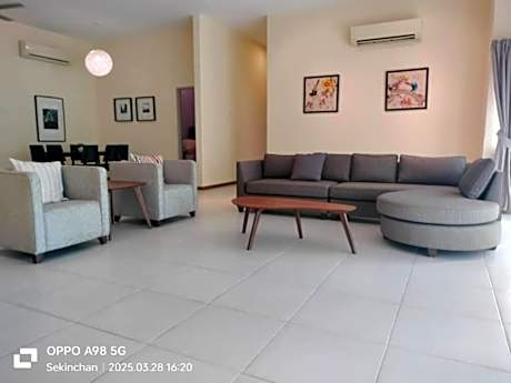 Sekinchan HighView Penthouse 15pax 5R5B 顶层公寓 看海 看稻田景