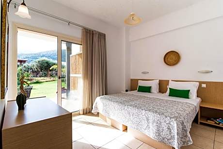 Standard One-Bedroom Apartment with Garden View