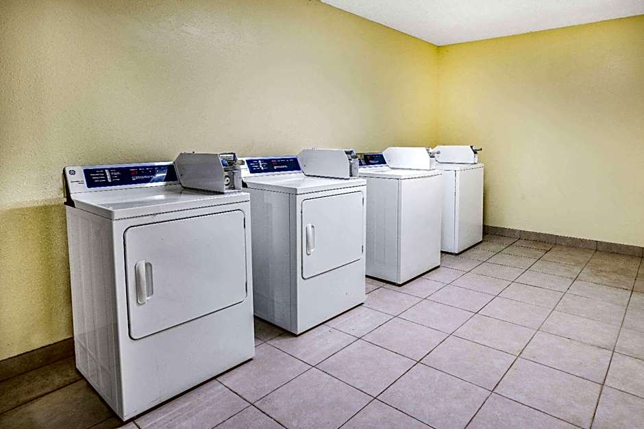 Days Inn & Suites by Wyndham Williamsburg Colonial