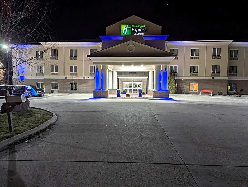 Holiday Inn Express & Suites Northwood By IHG