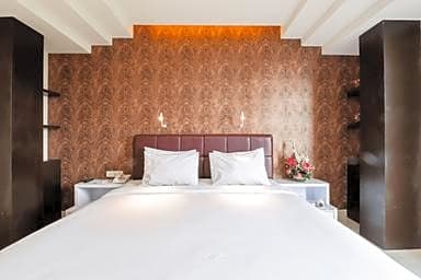 Empress Hotel Makassar City Center by LIFE