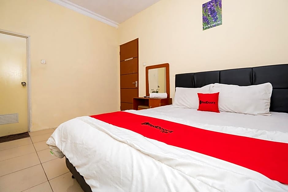 RedDoorz Syariah At Danau Maninjau Sawojajar