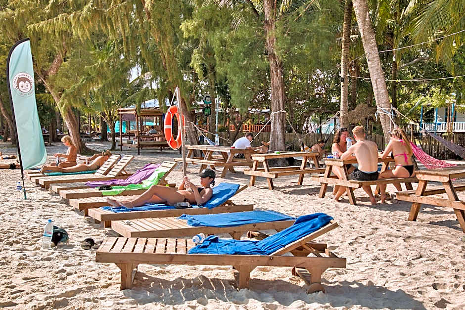 Mad Monkey  Koh Rong 