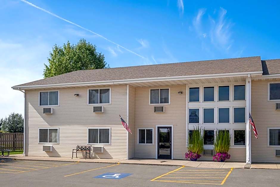 Super 8 by Wyndham Lewistown