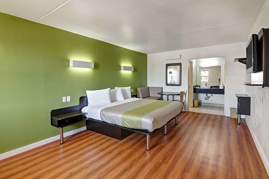 Motel 6-Dallas, TX - Forest Lane