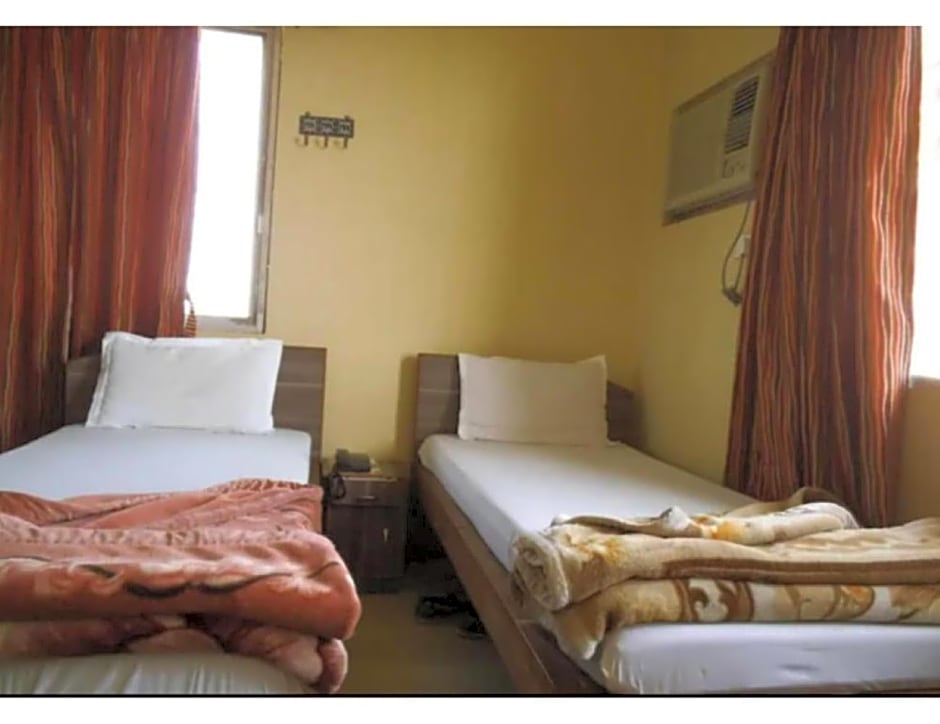 Goroomgo Central Guest House Agartala