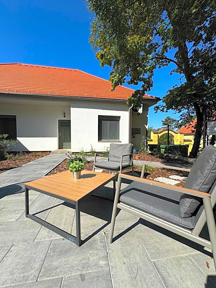 Kastélykert Vendégház Tata