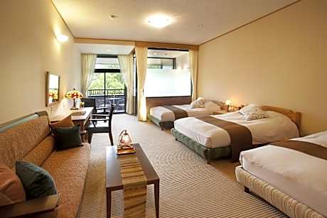 Standard Triple Room with Private Bathroom with Mountain View