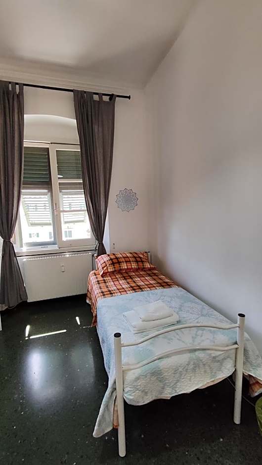 camera colombo 12 Genova Rooms