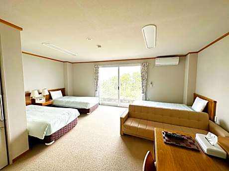 quadruple room with toilet