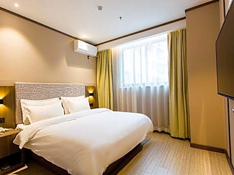 Huazhu - Two Bed Room Suite