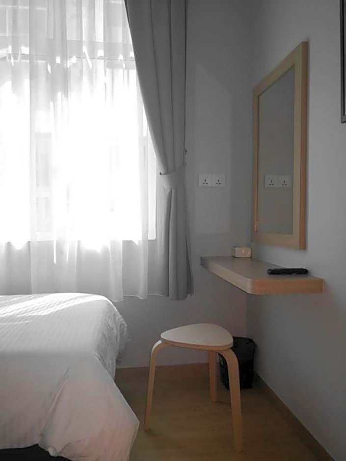 Walk In Hotel