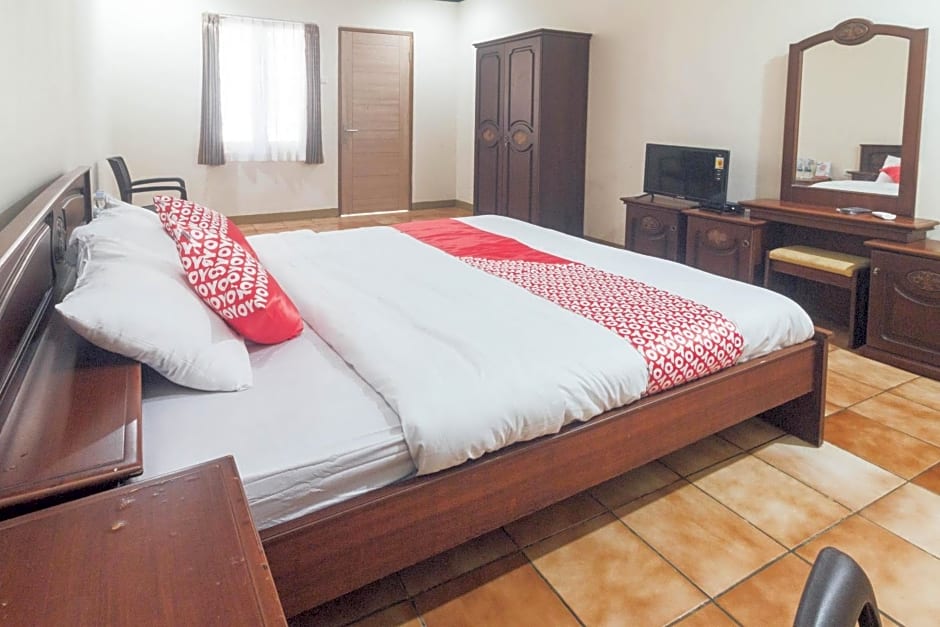 OYO 1688 Collin Beach Hotel