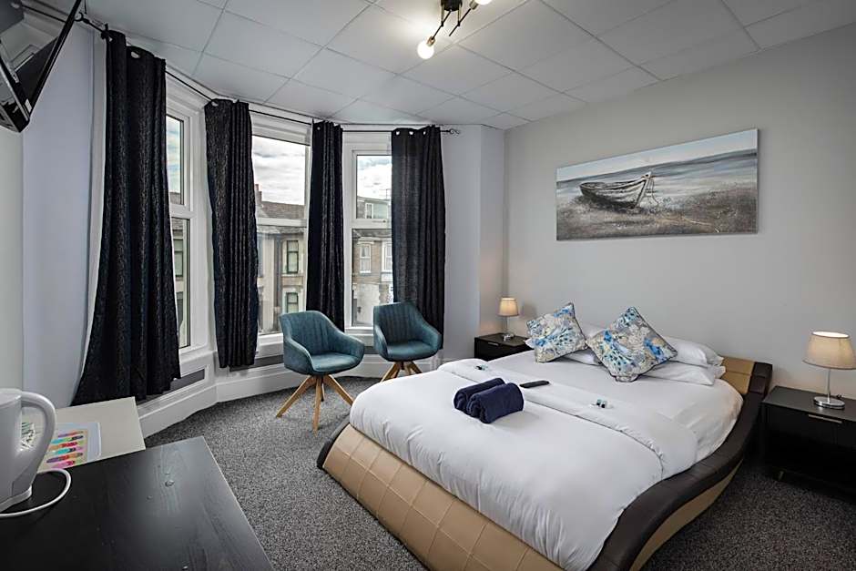 100 Pipers Hotel