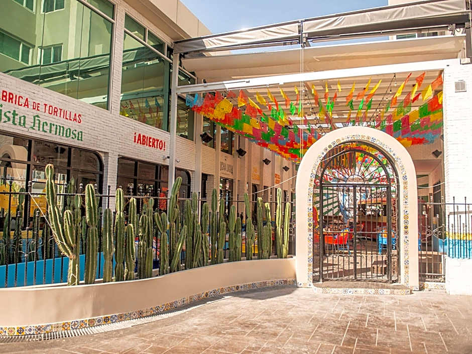 Novotel Living Bangkok Sukhumvit Legacy