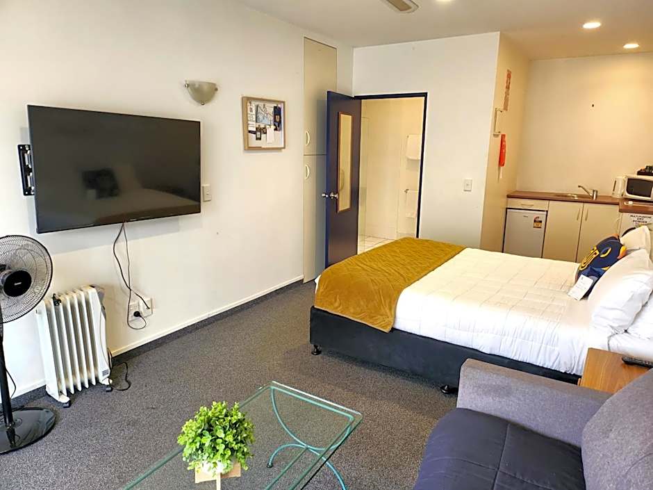 U Studios Paraparaumu Beach (formerly Copperfield Seaside Motel)