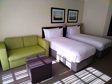 Standard Twin Beds And Sleeper Couch Ns Pool Facin