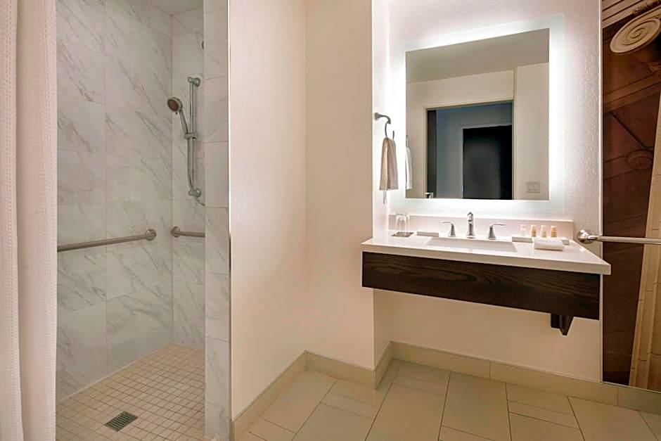 Renaissance by Marriott Denver Downtown City Center Hotel