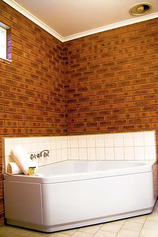 Golden River Motor Inn