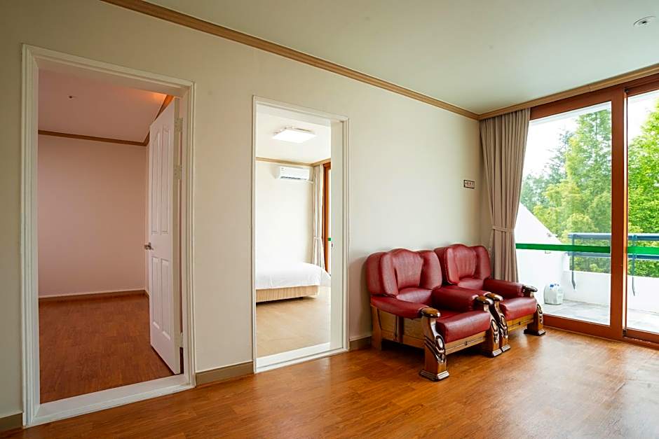 Photo 1 of 8 of Suite
