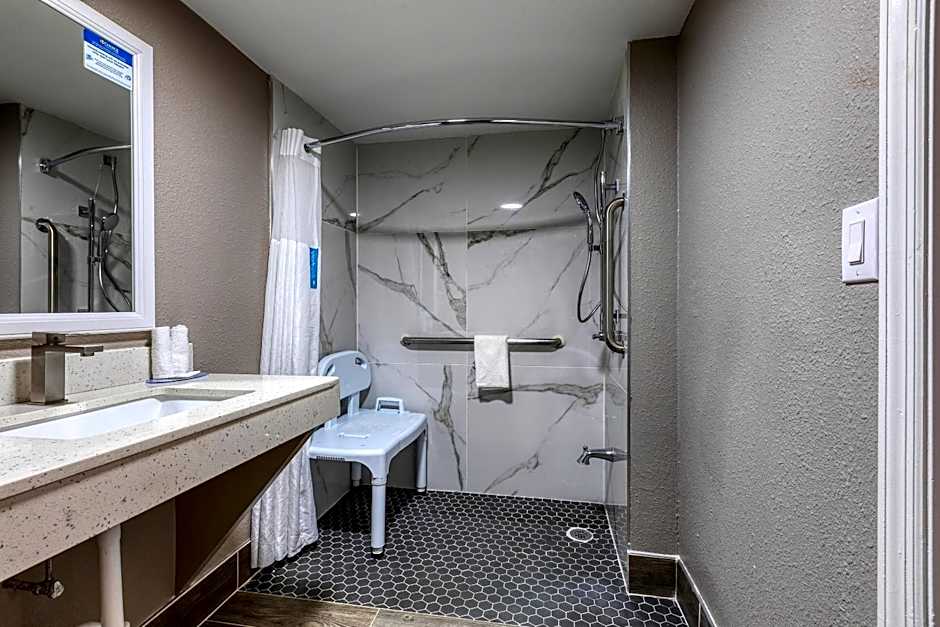 Clarion Pointe Decatur Downtown