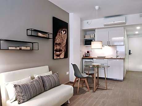 Family Studio with Kitchen